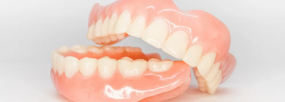 入れ歯の画像